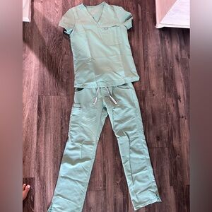 XS green figs scrub set